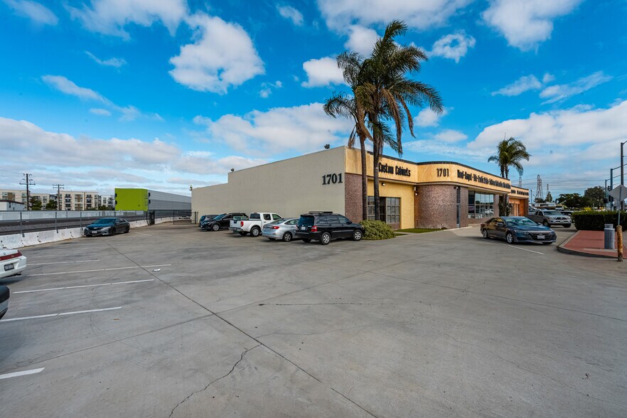 More Photos Of 1701 S State College Blvd, Anaheim Manufacturing For Sale
