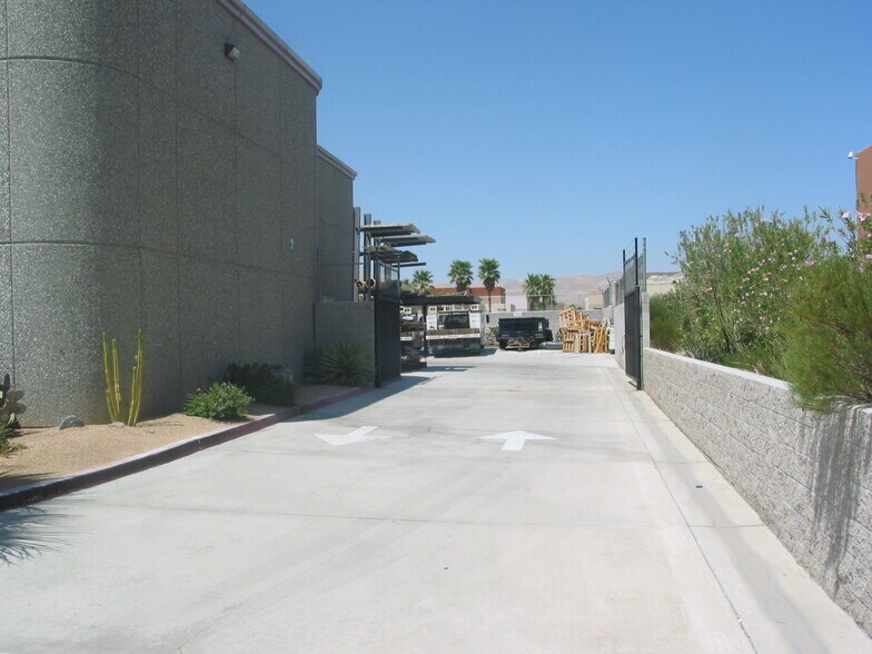 More Photos Of 72078 Corporate Way, Thousand Palms Warehouse For Lease