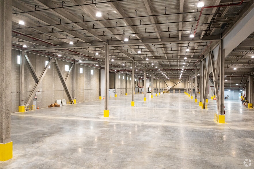 More Photos Of 28-10 Whitestone Expy, Queens Warehouse For Lease