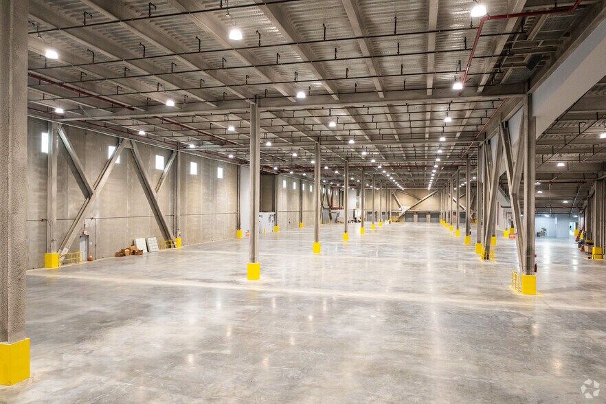 More Photos Of 28-10 Whitestone Expy, Queens Warehouse For Lease