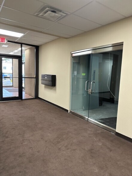 More Photos Of 231 W Main St, Denison Office For Lease