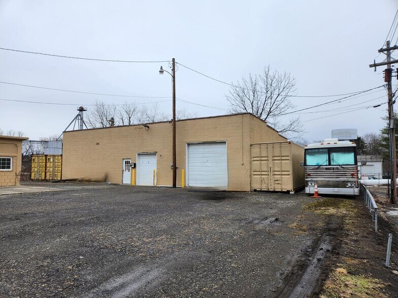 More Photos Of 241 Erie St, Waverly Flex For Sale