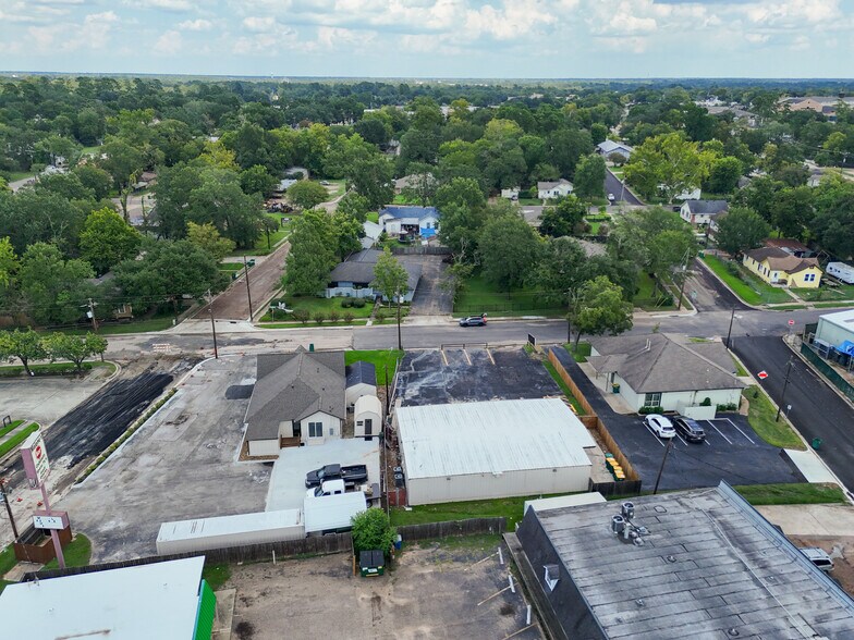 More Photos Of 909 Houston St, Conroe Freestanding For Sale