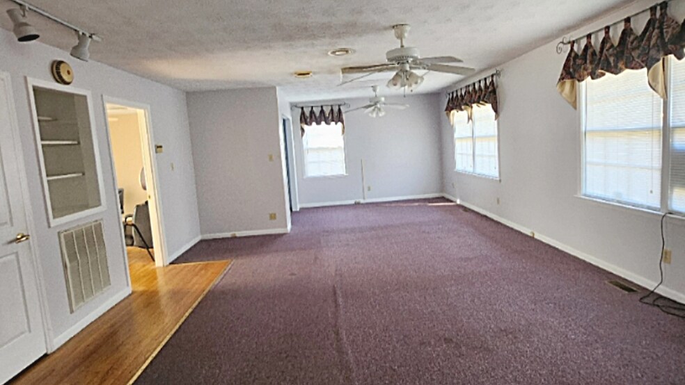 More Photos Of 7117 Raeford Rd, Fayetteville Freestanding For Lease