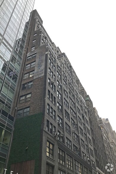 Primary Photo Of 224 W 35th St, New York Loft Creative Space For Lease