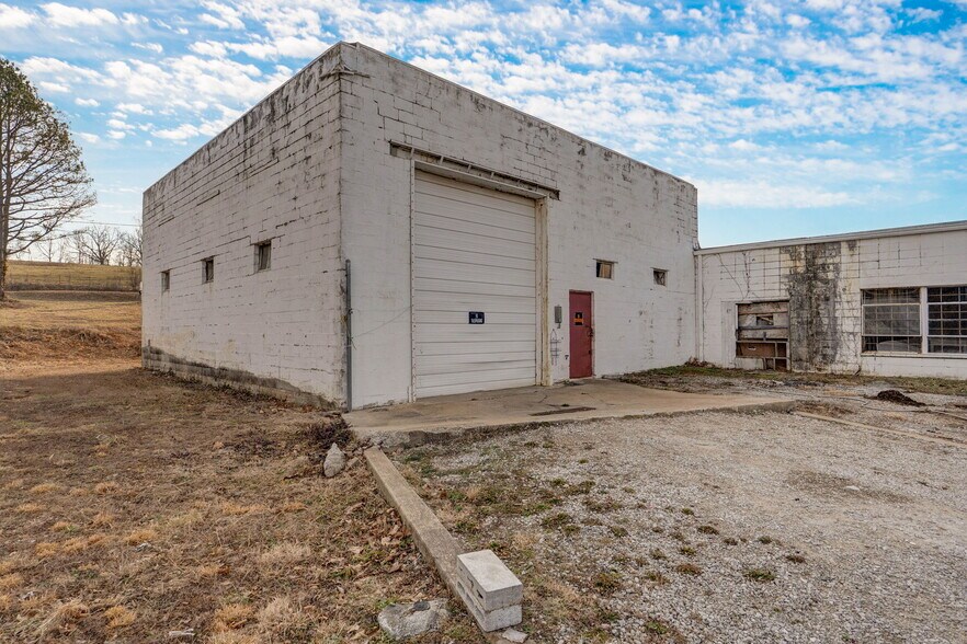 More Photos Of 504 Airport Rd, Crane Warehouse For Sale