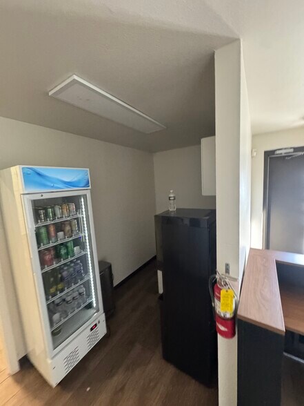 More Photos Of 300 W Broadway St, Prosper Warehouse For Lease