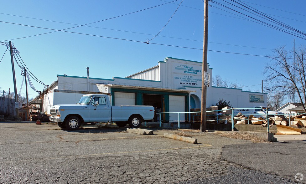 More Photos Of 1551 W Lee St, Greensboro General Retail For Sale