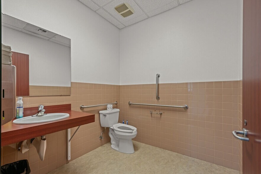 More Photos Of 1410 Lakeside Ct, Yakima Medical For Lease
