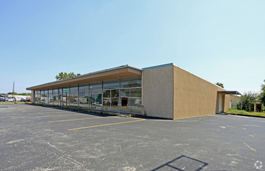Primary Photo Of 2514 Southmore Ave, Pasadena Showroom For Sale