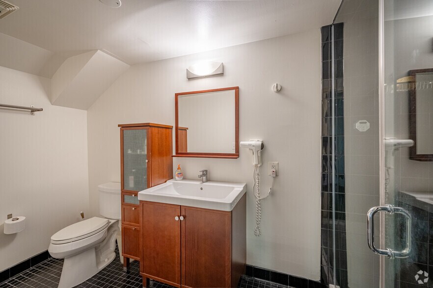 More Photos Of 419 N Charles St, Baltimore Office For Lease