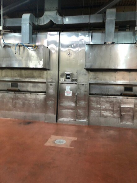 More Photos Of 16425 Kilbourn Ave, Oak Forest Distribution For Sale