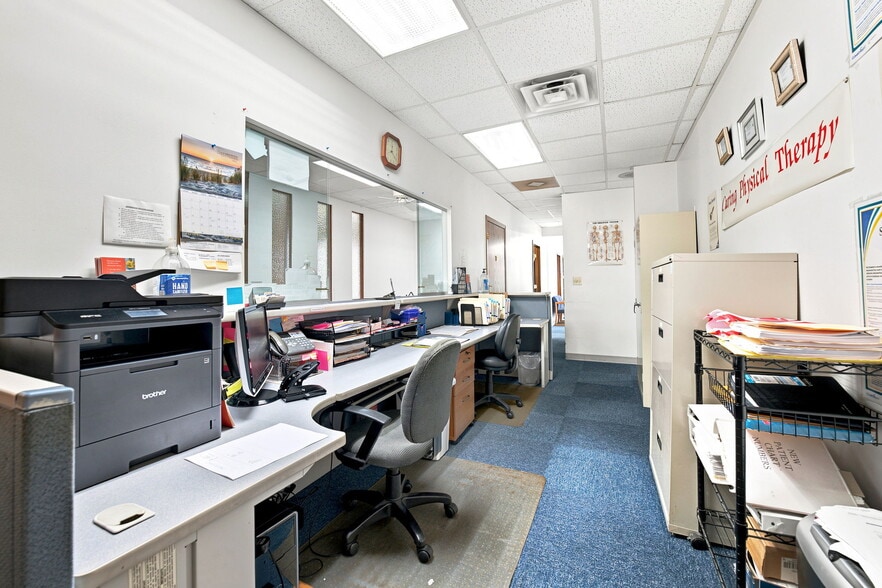 More Photos Of 4647 W 103 St, Oak Lawn Medical For Sale