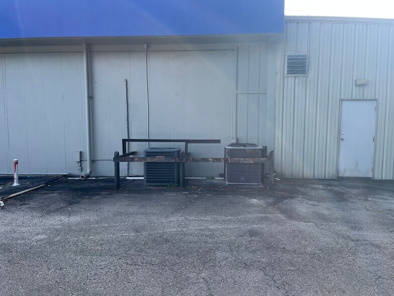 More Photos Of 1906 Parental Home Rd, Jacksonville Storefront For Sale