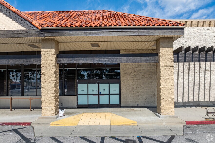 More Photos Of 411-441 E Arrow Hwy, Glendora Unknown For Lease