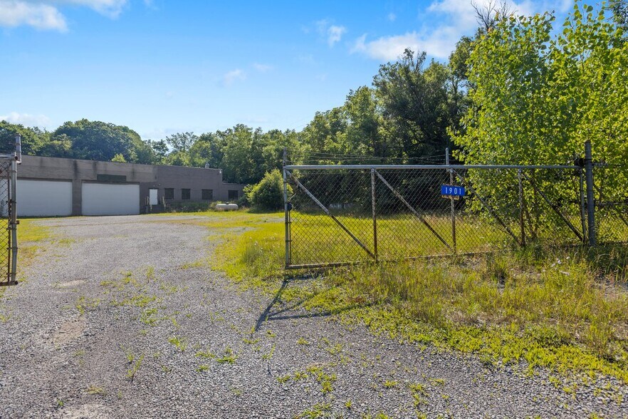 More Photos Of 1901 Old Butler Rd, New Castle Warehouse For Sale
