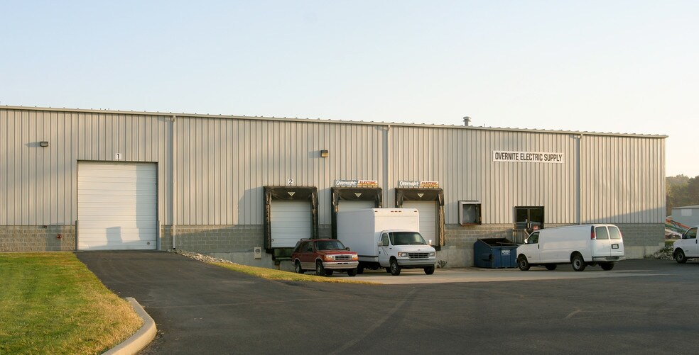 More Photos Of 17005 Westfield Park Rd, Westfield Warehouse For Lease