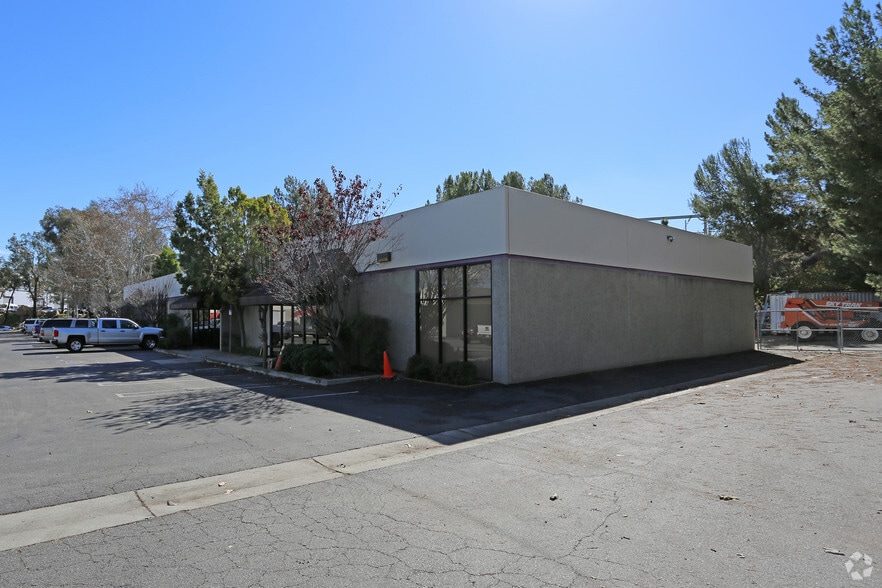 More Photos Of 301 Enterprise St, Escondido Manufacturing For Lease
