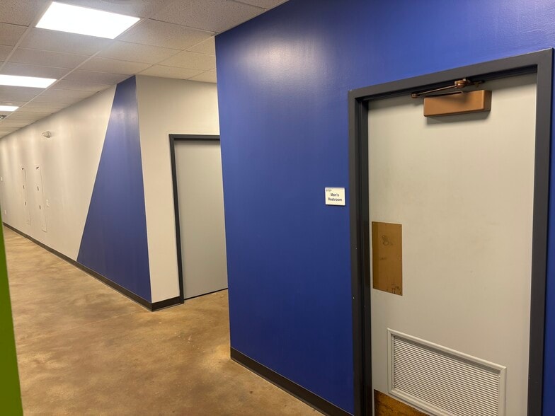 More Photos Of 360 Highland Rd E, Macedonia Office For Sale