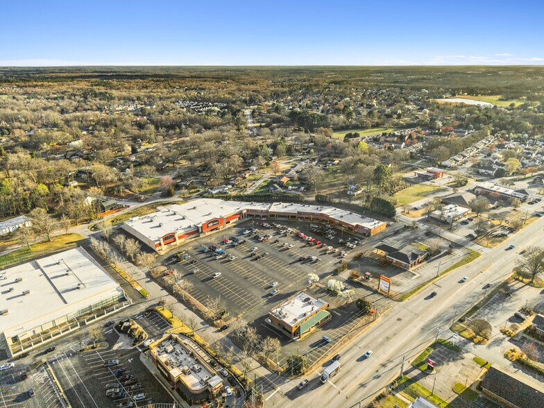 More Photos Of 201-273 W Butler Rd, Mauldin General Retail For Lease