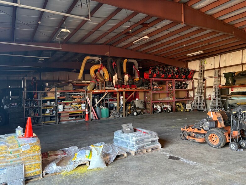 More Photos Of 27 Appian Way, Smithfield Warehouse For Lease