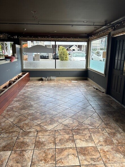 More Photos Of 51 Whitfield St, Guilford Storefront Retail Residential For Lease