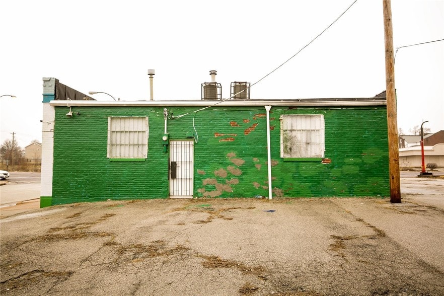 More Photos Of 2600 N Florissant Ave, Saint Louis Flex For Sale