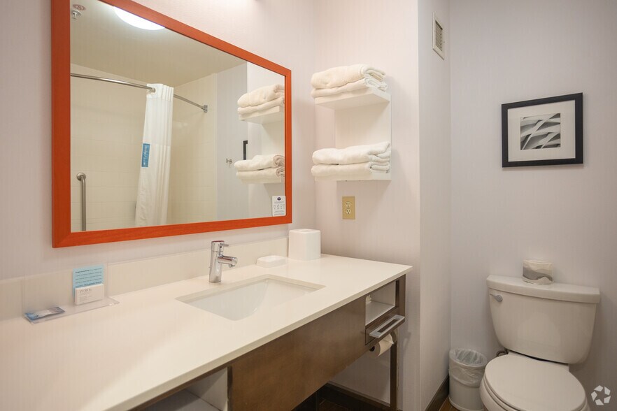 More Photos Of 1508 Cinema Dr, Statesville Hotel For Sale