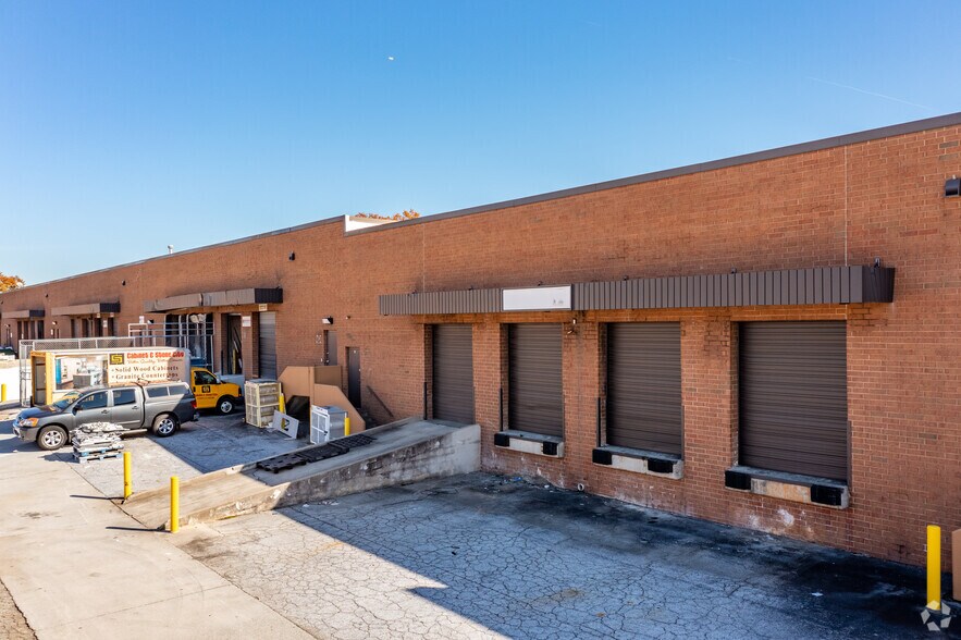 More Photos Of 5845 Oakbrook Pky, Norcross Distribution For Lease