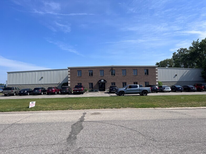 More Photos Of 3230 Magnum Dr, Elkhart Warehouse For Lease