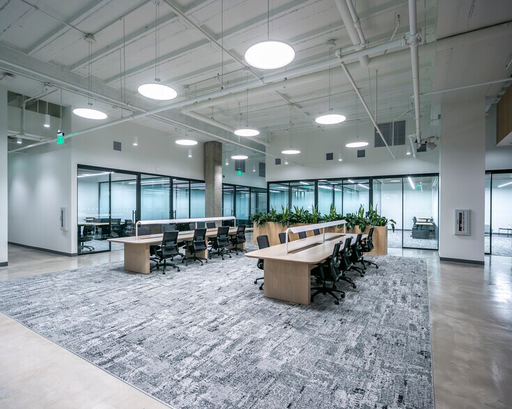 More Photos Of 3 Greenway Plz, Houston Office For Lease