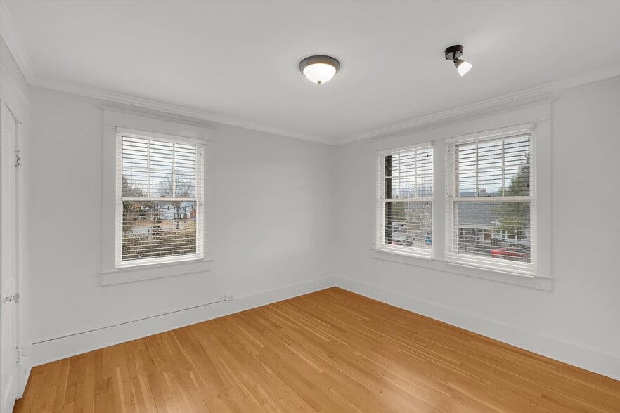 More Photos Of 3208 College Dr, Louisville Office Residential For Lease