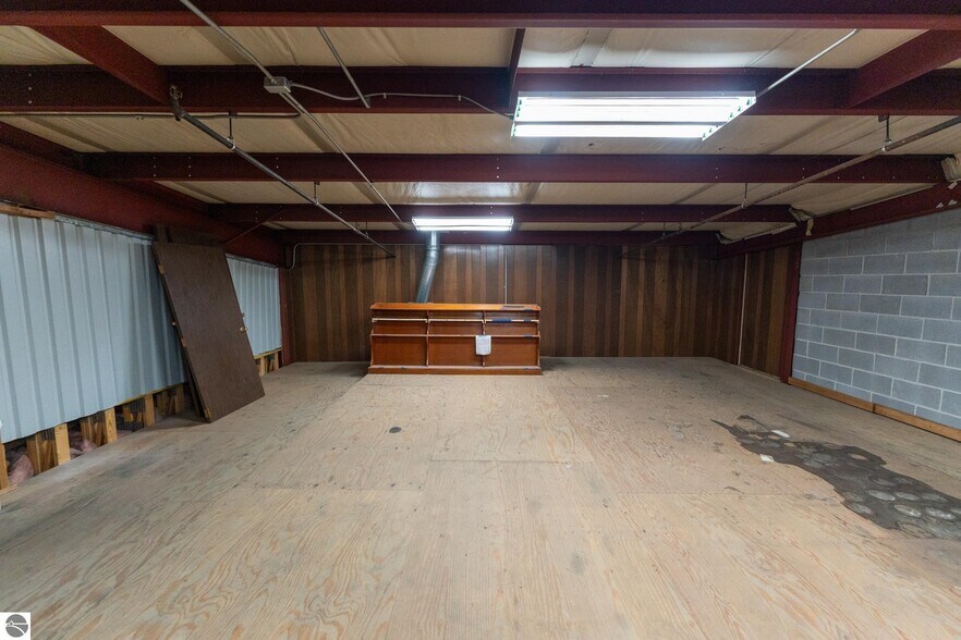 More Photos Of 910 Industrial Dr, Mount Pleasant Warehouse For Sale
