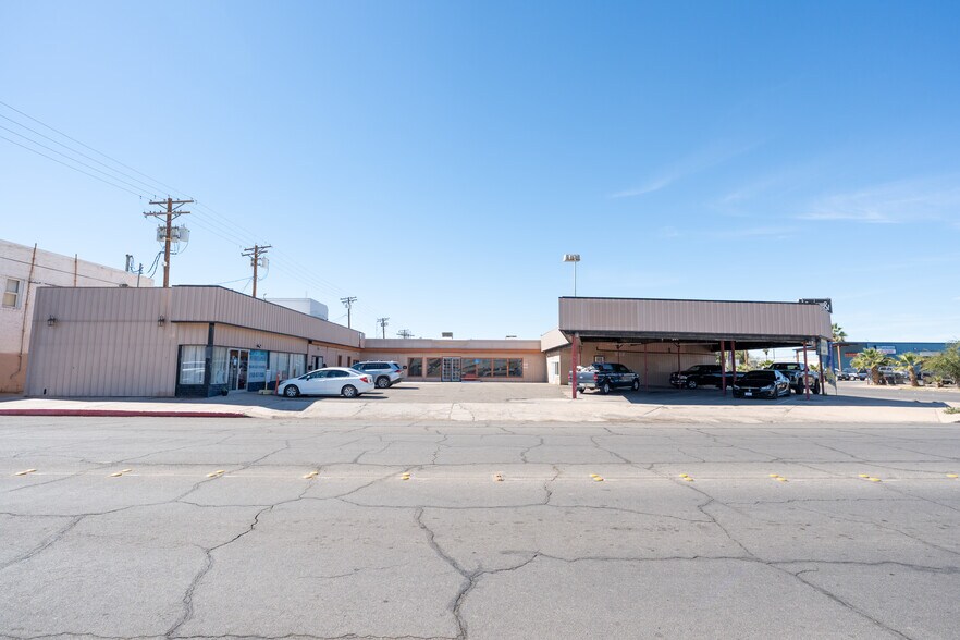 Primary Photo Of 601 Broadway St, El Centro Storefront For Sale