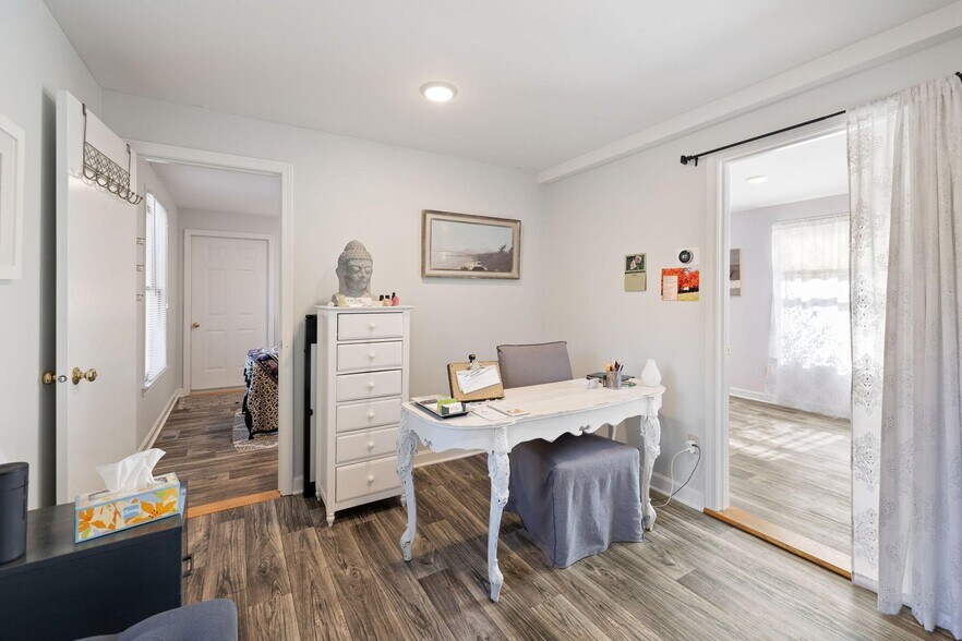 More Photos Of 29 Simpson Ln, Falmouth Office For Sale