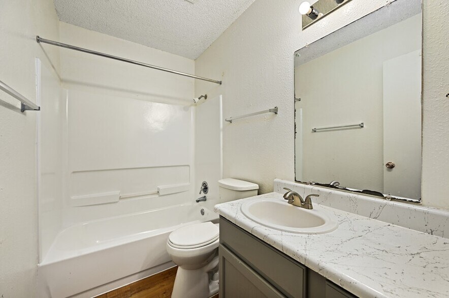 More Photos Of 1101 Rutland Dr, Austin Apartments For Sale