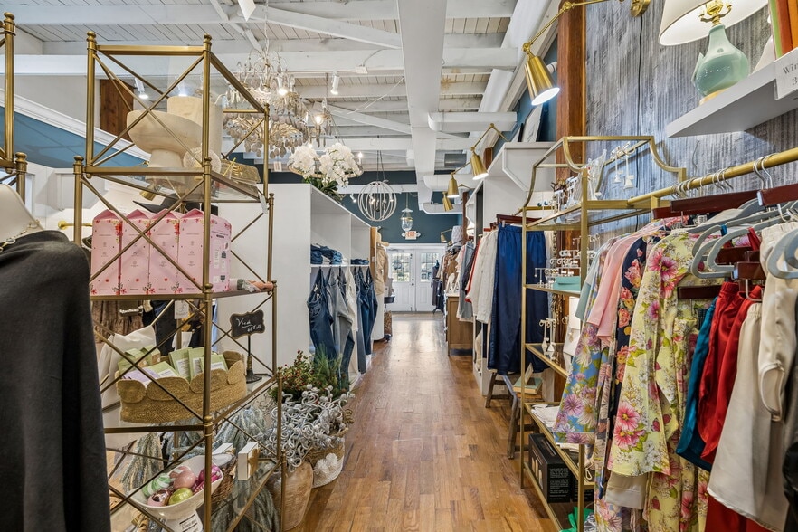 More Photos Of 109 E 6th St, Columbia Storefront For Sale