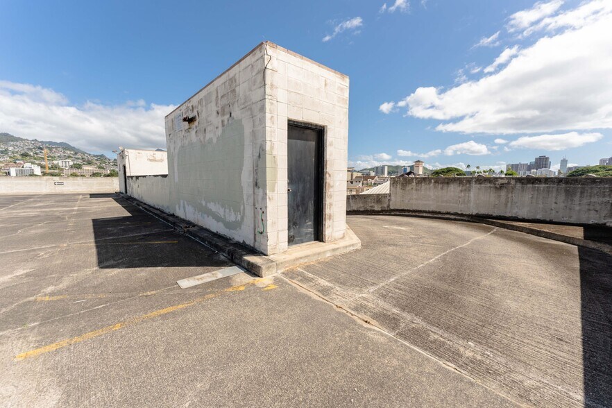 More Photos Of 917 Kokea St, Honolulu Office For Lease
