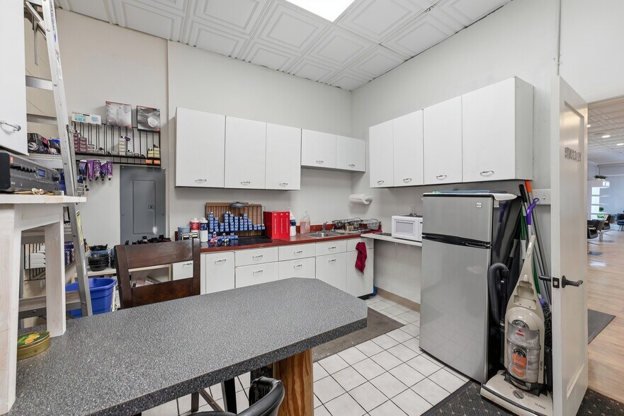 More Photos Of 785-819 Williams St, Longmeadow Storefront For Lease