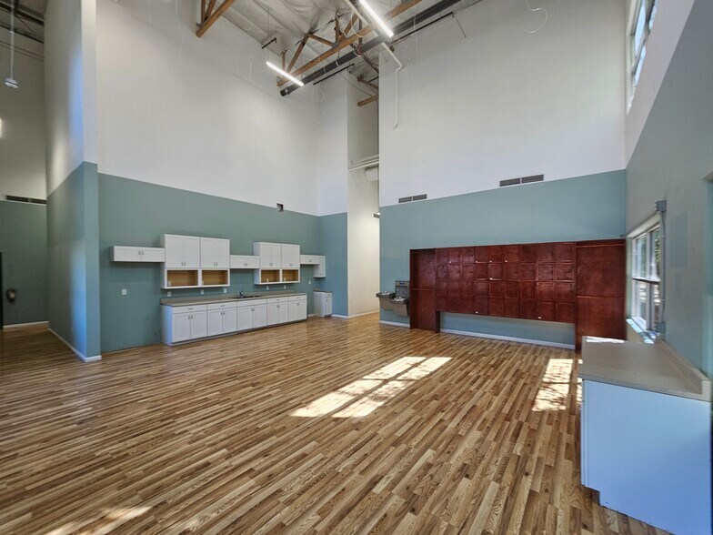 More Photos Of 1111 Tinker Rd, Rocklin Warehouse For Sale