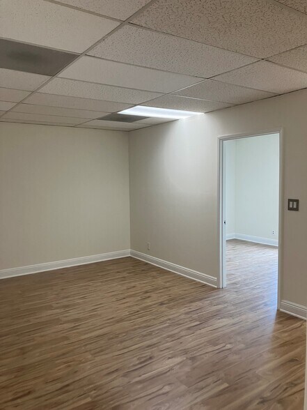 More Photos Of 1907 W Burbank Blvd, Burbank Office For Lease
