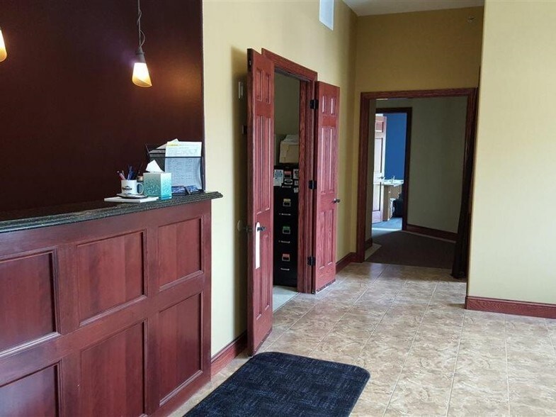 More Photos Of 151 Saint Andrews Ct, Mankato Office For Lease