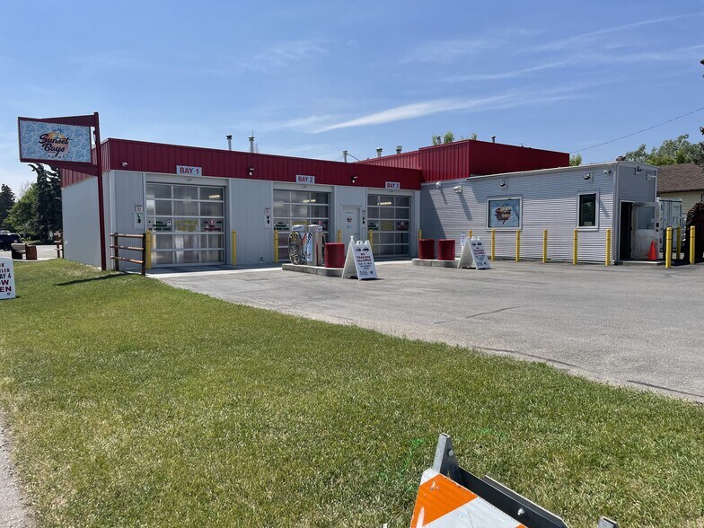 More Photos Of 425 7th Ave SE, High River Carwash For Sale