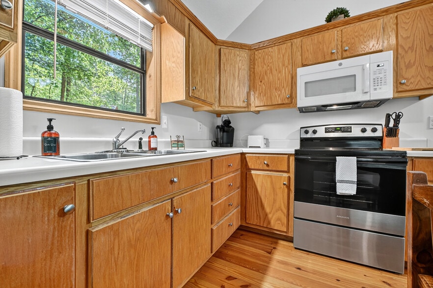 More Photos Of 77 Alpine Way, Blairsville Hotel For Sale