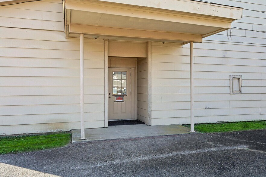 More Photos Of 325 S Cowan Ave, Lewisville Flex For Sale