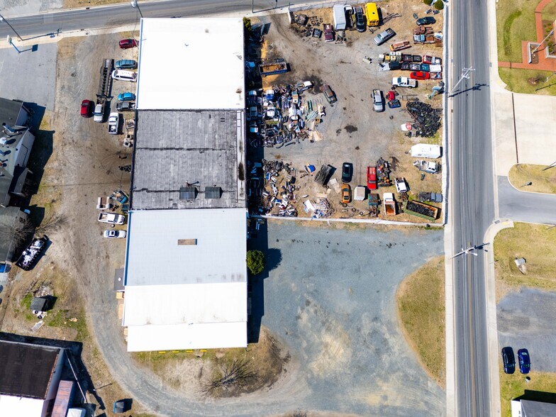 More Photos Of 712 Brown St, Salisbury Auto Repair For Sale