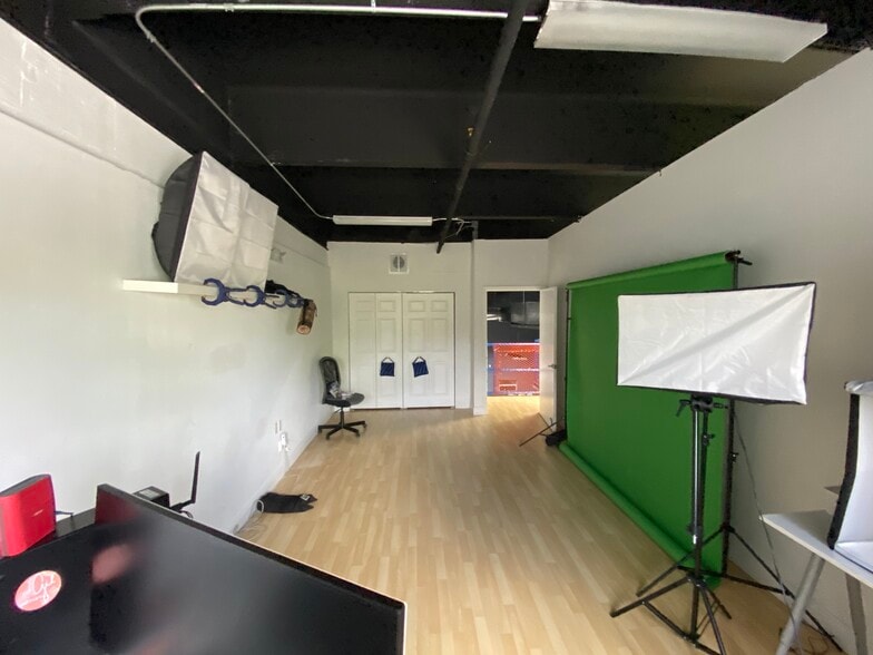 More Photos Of 2051 NW 112th Ave, Doral Showroom For Sale