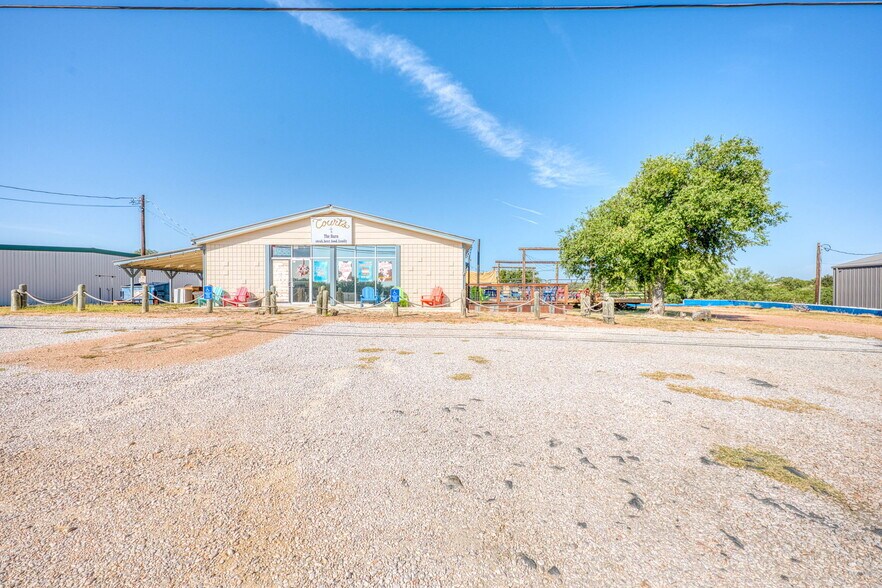 More Photos Of 106 Sunrise Dr, Sunrise Beach Restaurant For Sale