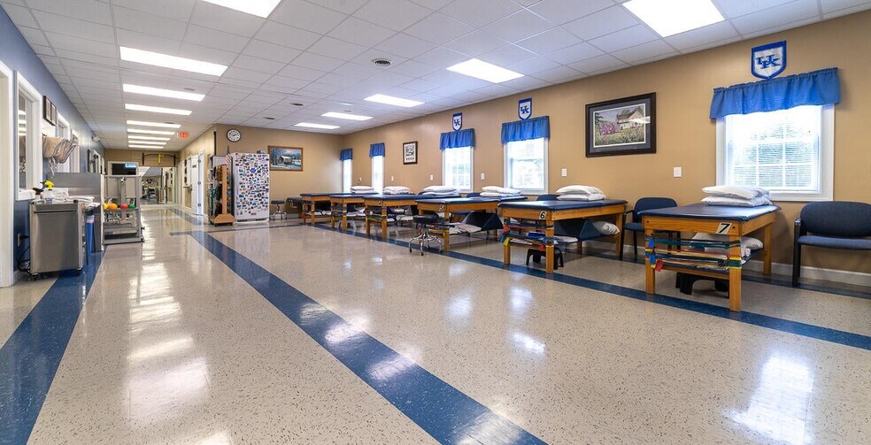 More Photos Of 25 Crossing Ln, Lexington Office For Sale