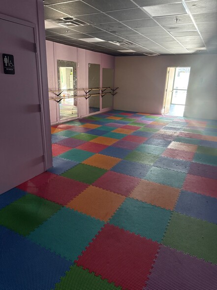 More Photos Of 7410 Coca Cola Dr, Hanover Research And Development For Lease